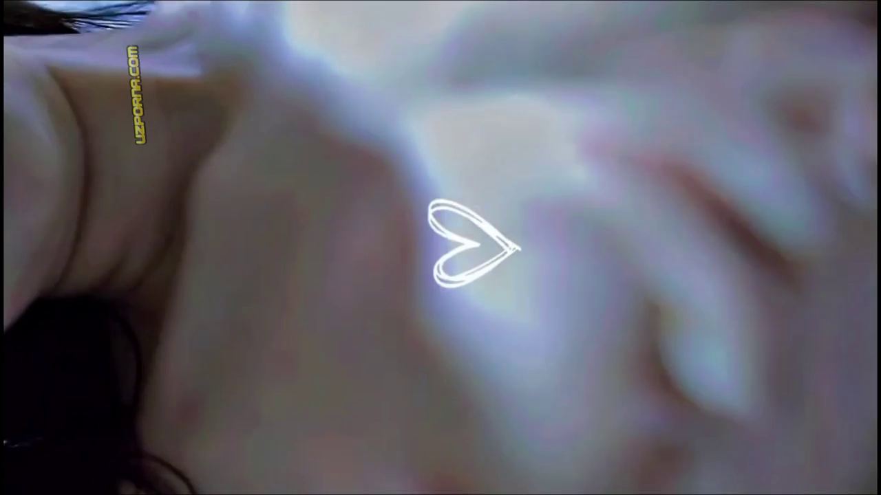 Узбечка показывает свои красивые сиськи